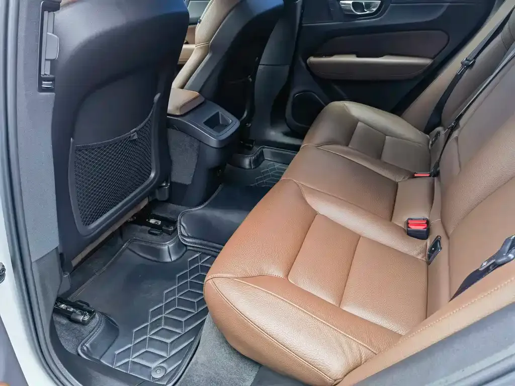 Volvo XC60 2023 из CN, фото 10