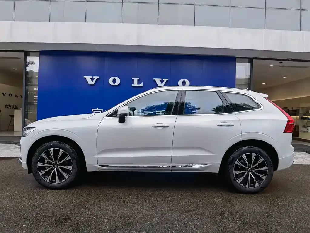 Volvo XC60 2023 из CN, фото 4