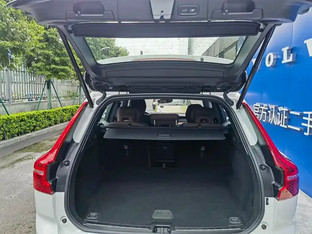 Volvo XC60 2023 из CN, фото 6