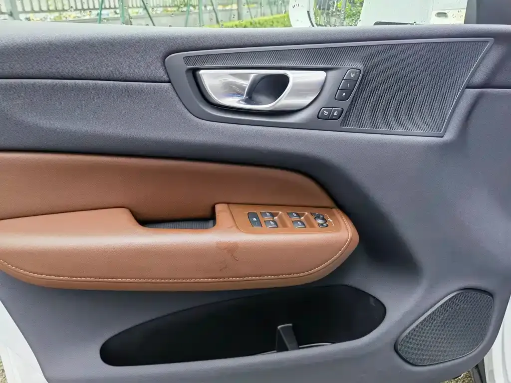 Volvo XC60 2023 из CN, фото 7