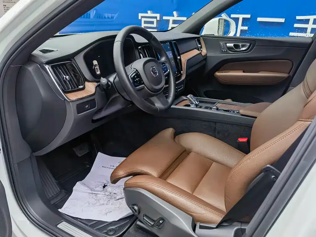 Volvo XC60 2023 из CN, фото 8