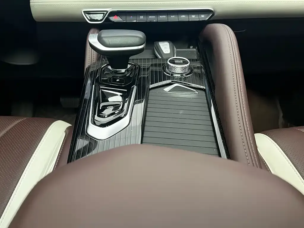 Geely Xingyue L 2024 из CN, фото 8