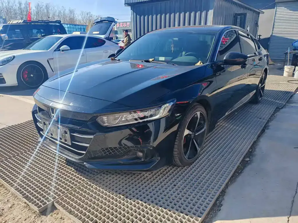 Honda Accord — фото 1