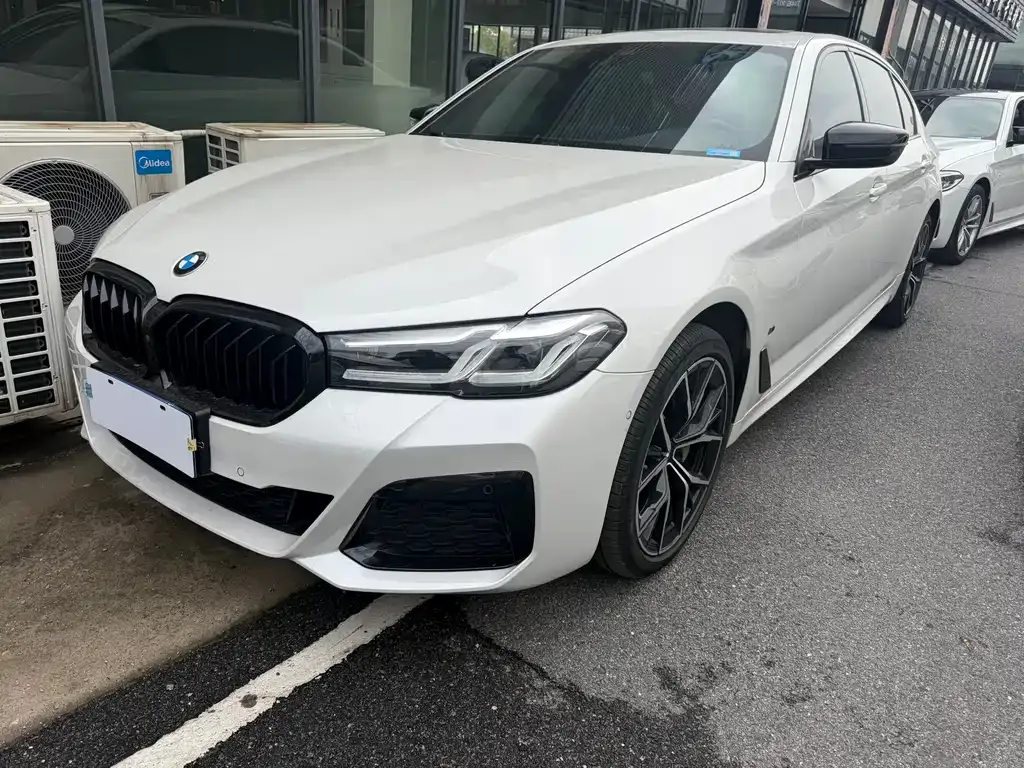 BMW 5 Series — фото 1