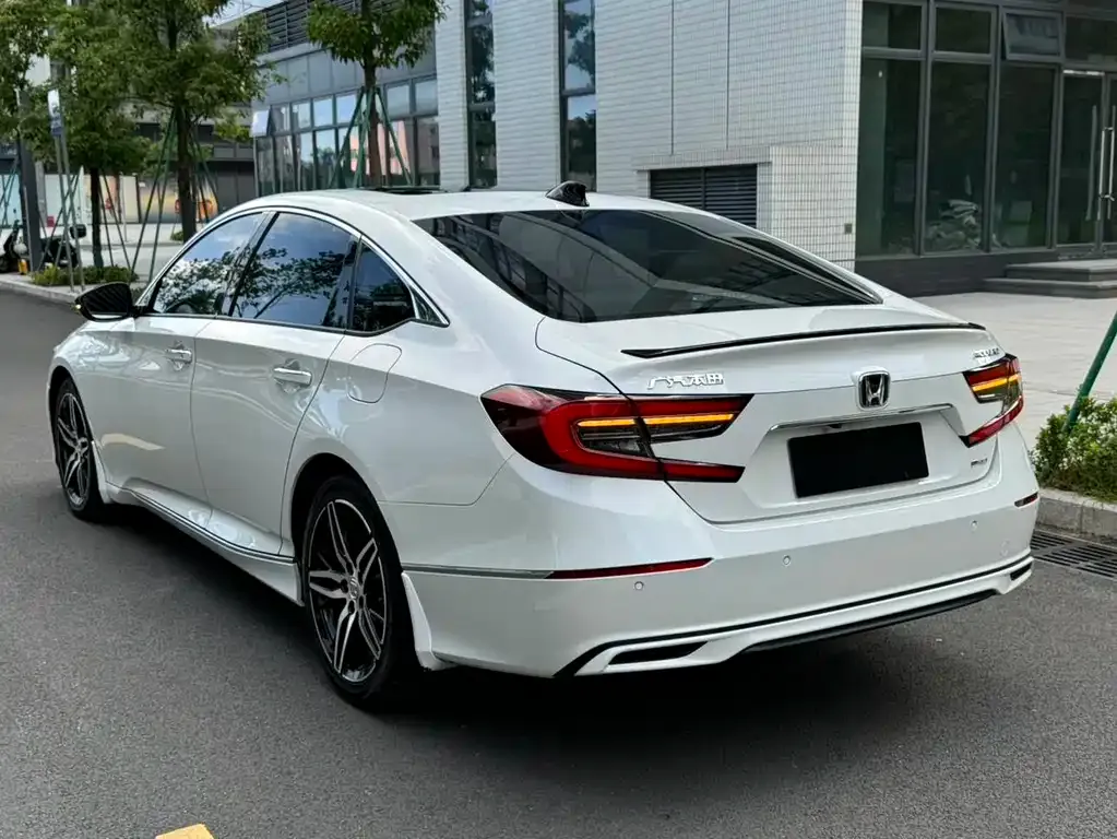 Honda Accord — фото 4