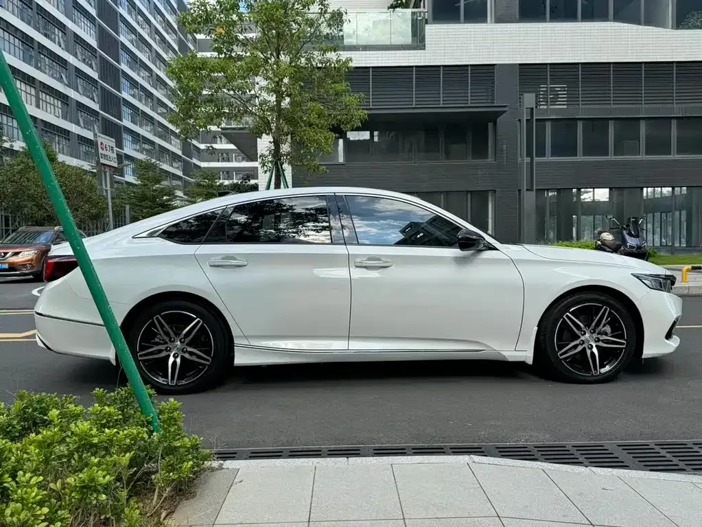 Honda Accord — фото 7