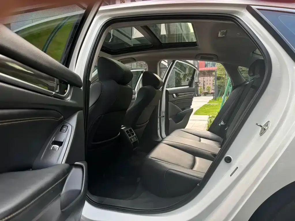 Honda Accord — фото 9