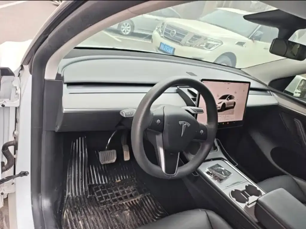 Tesla Model Y — фото 3