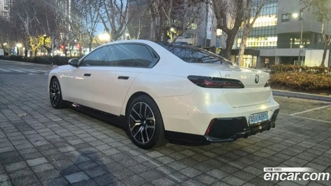 BMW i7 — фото 2