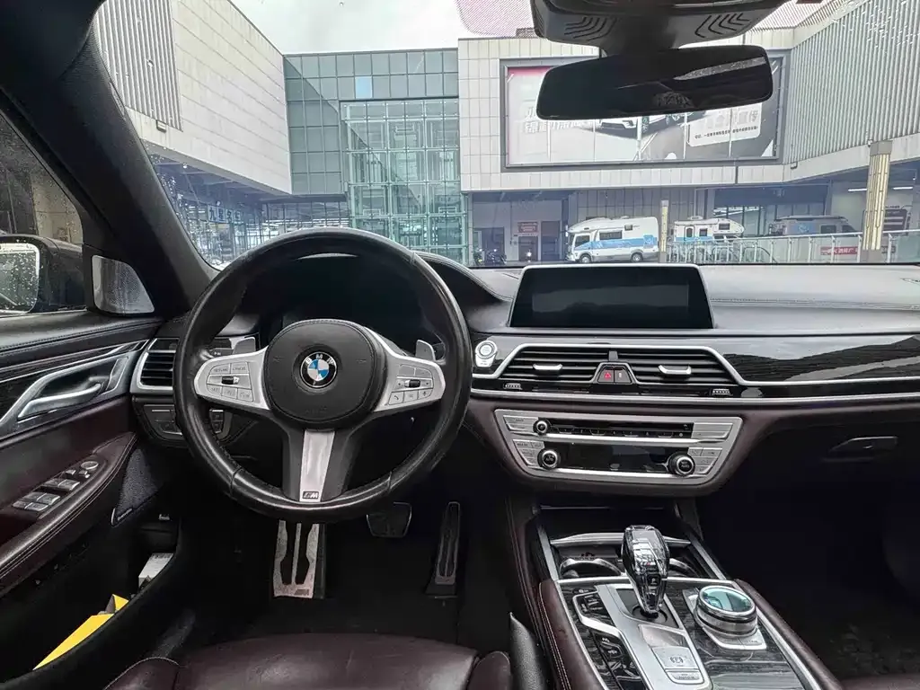 BMW 7 Series — фото 10