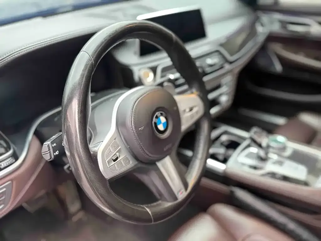 BMW 7 Series — фото 6