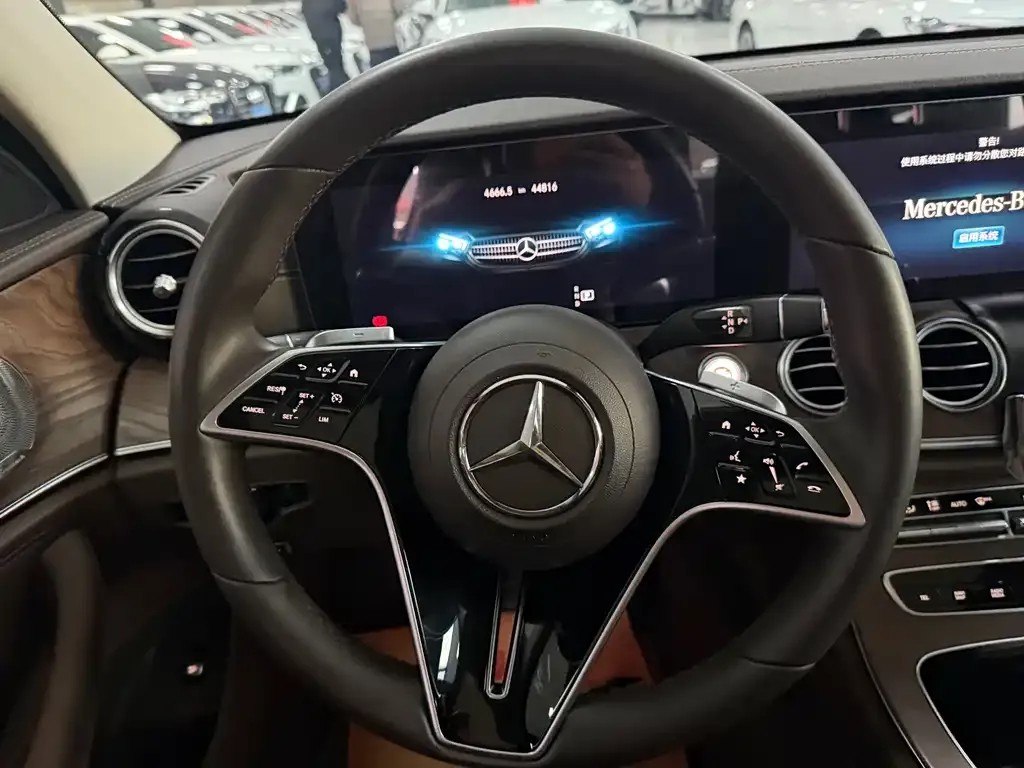 Mercedes-Benz E-Class — фото 10