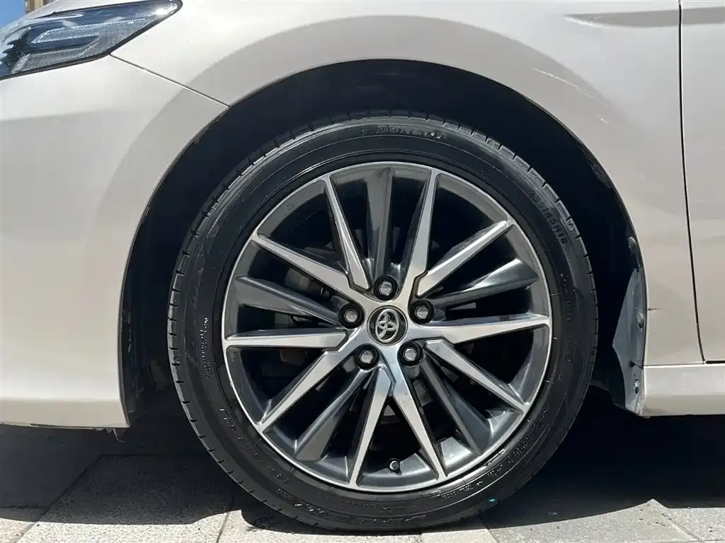 Toyota Camry — фото 10
