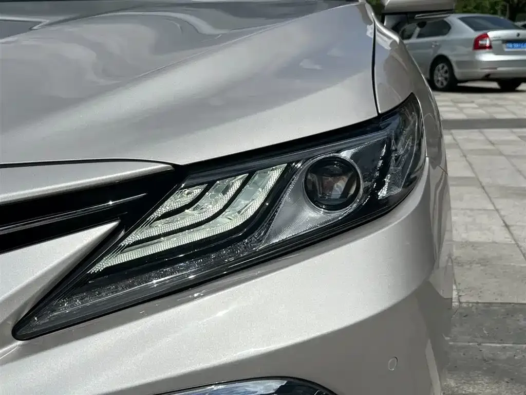 Toyota Camry — фото 9