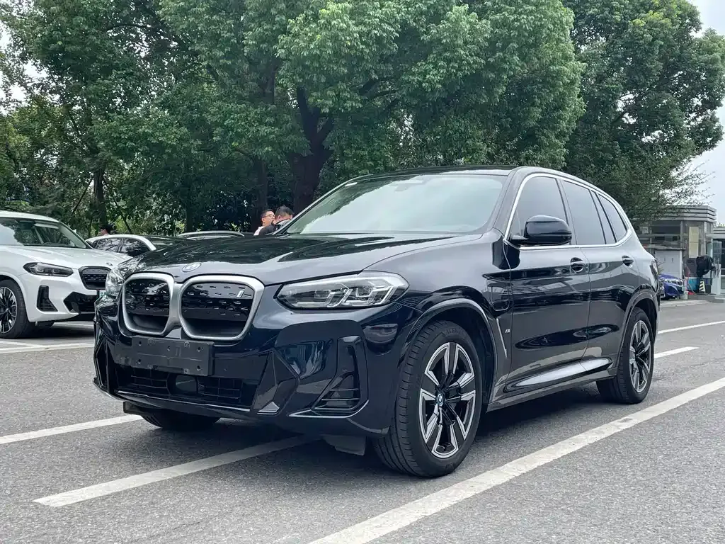 BMW iX3 — фото 1