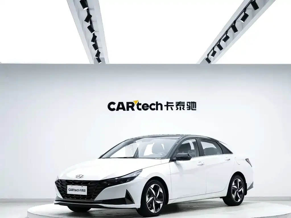 Hyundai Elantra — фото 1