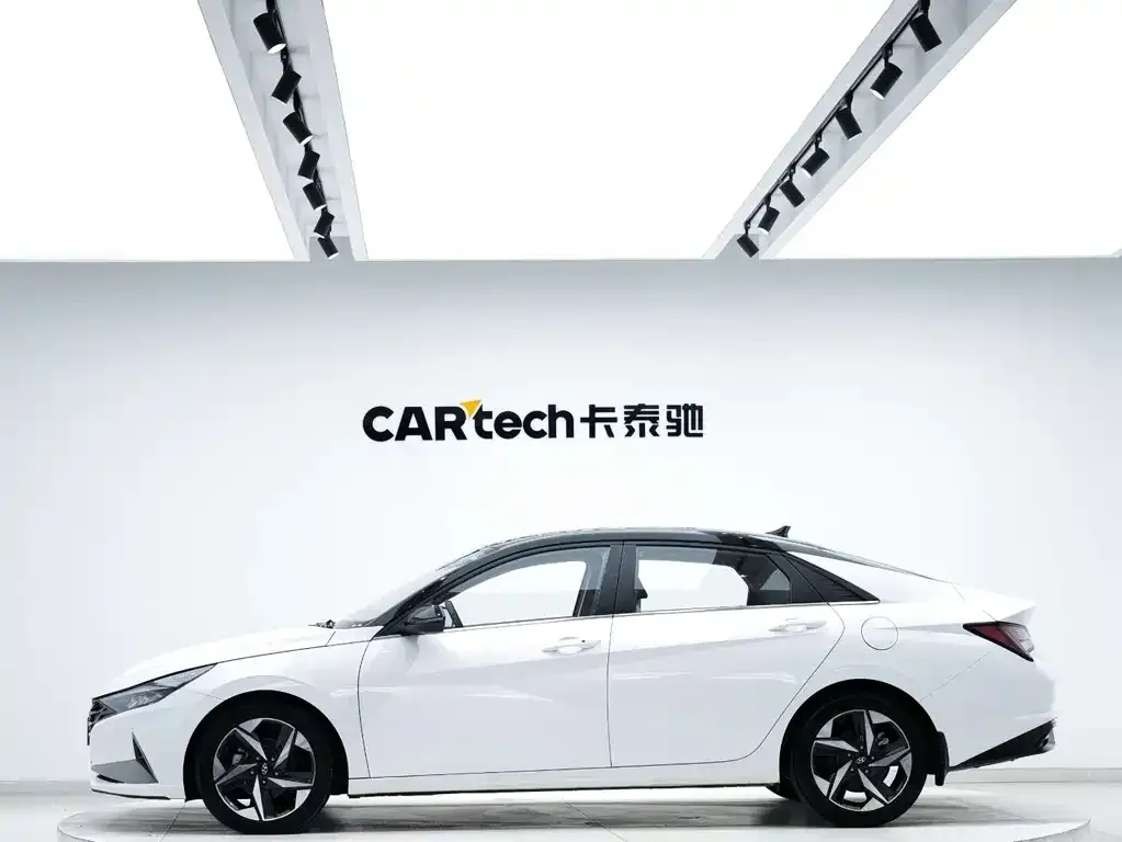 Hyundai Elantra — фото 3