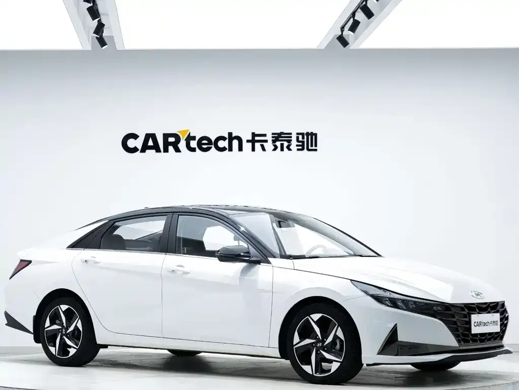Hyundai Elantra — фото 5