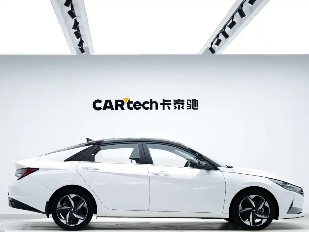 Hyundai Elantra — фото 6