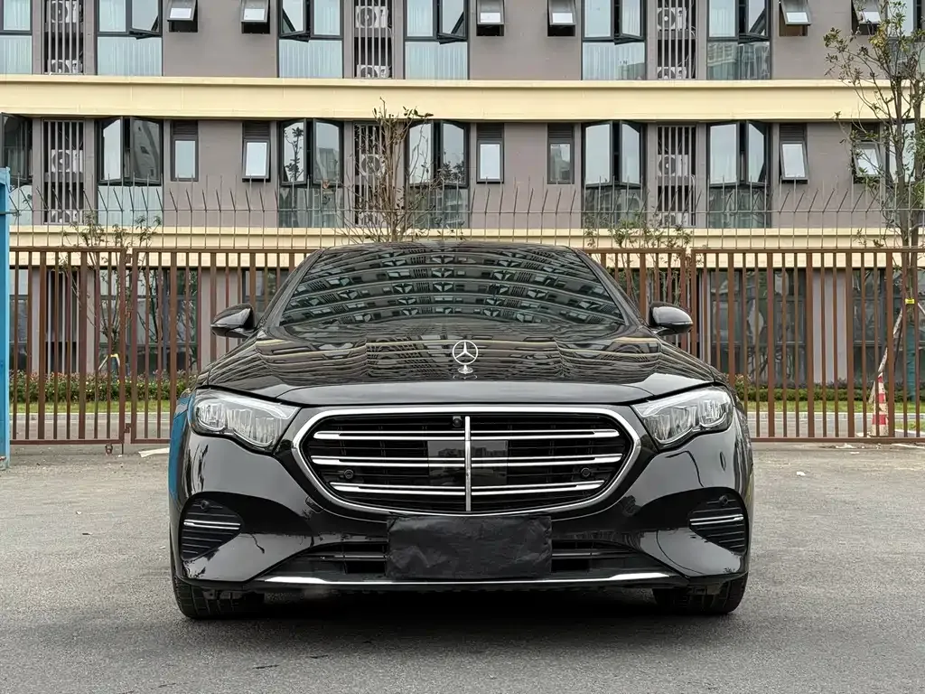 Mercedes-Benz E-Class — фото 2