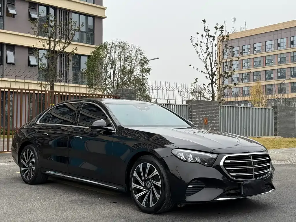 Mercedes-Benz E-Class — фото 3
