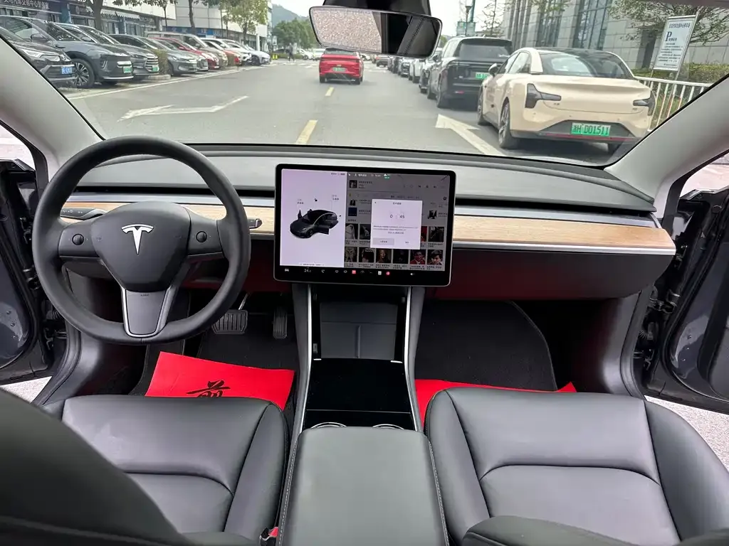 Tesla Model 3 — фото 4