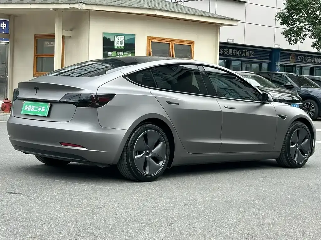 Tesla Model 3 — фото 9