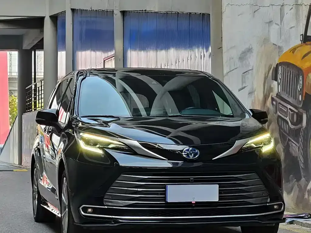 Toyota Sienna 2024 из CN, фото 1