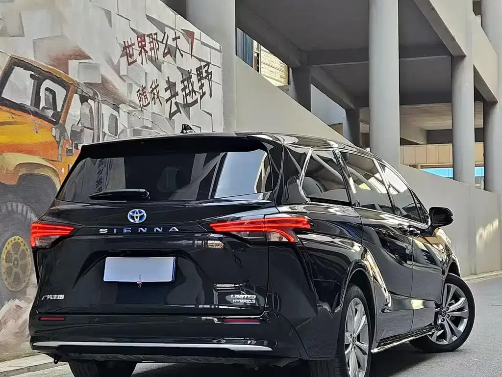 Toyota Sienna 2024 из CN, фото 2