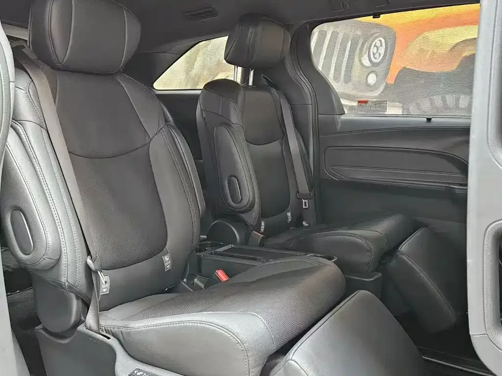 Toyota Sienna 2024 из CN, фото 8