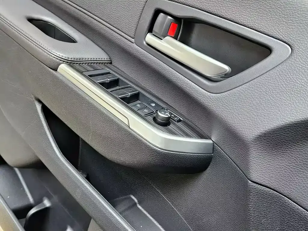 Toyota Sienna 2024 из CN, фото 9