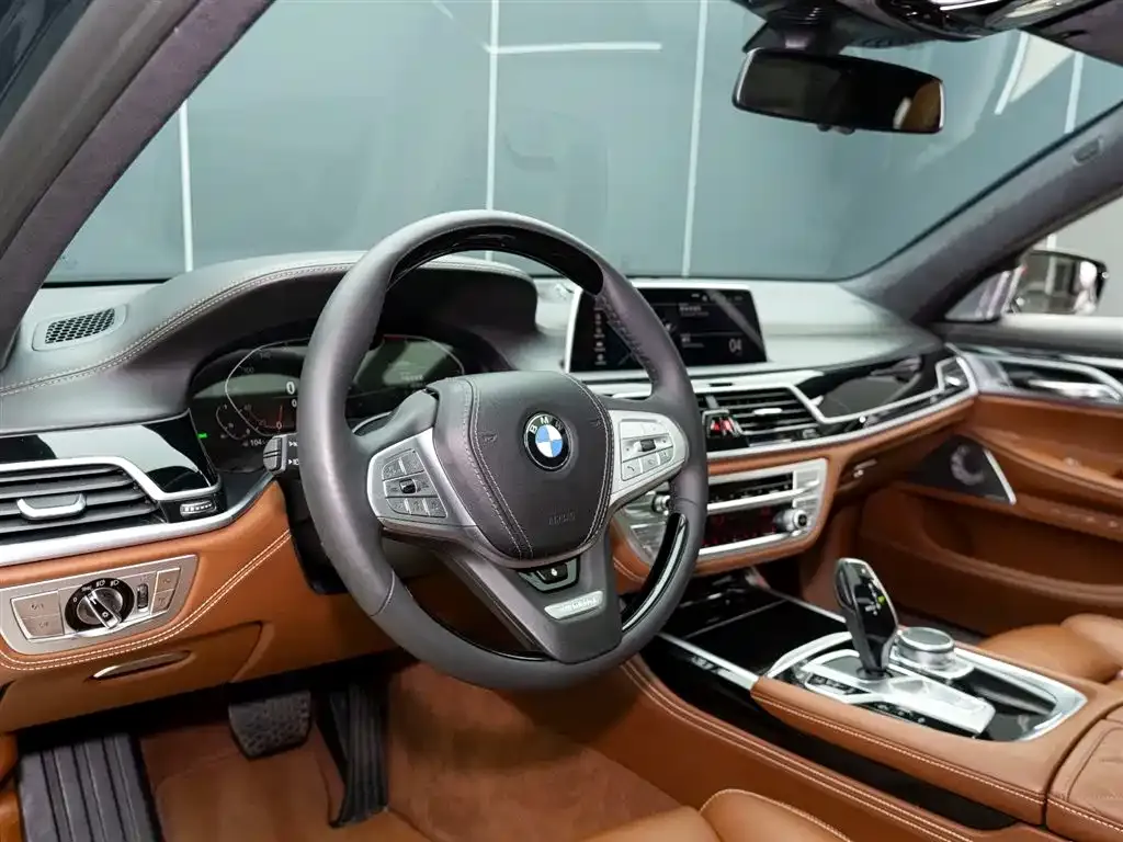BMW 7 Series — фото 10