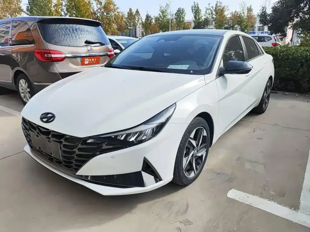 Hyundai Elantra — фото 1
