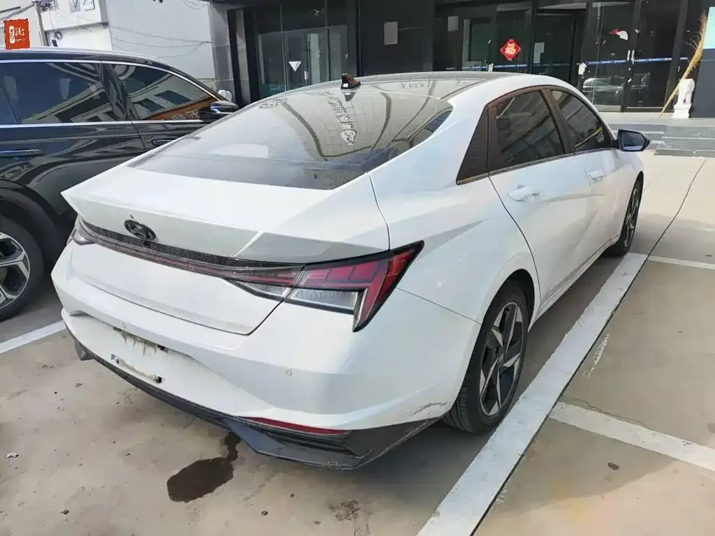 Hyundai Elantra — фото 10