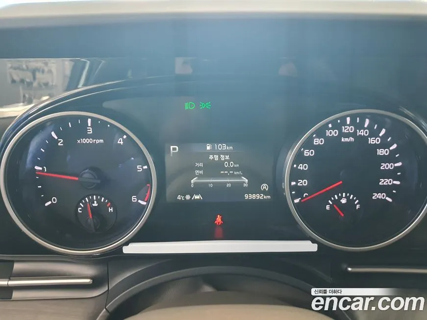 Kia Carnival — фото 10