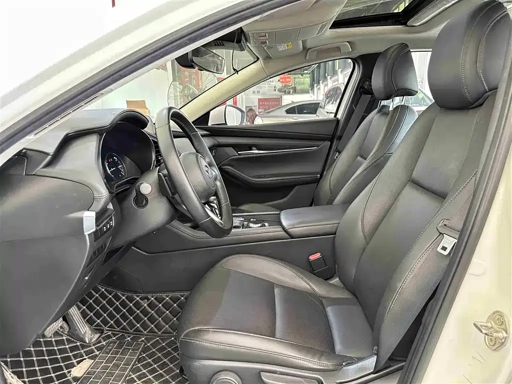 Mazda 3 Axela 2022 из CN, фото 4