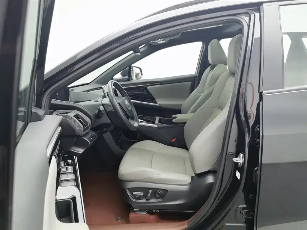 Toyota bZ4X 2023 из CN, фото 10