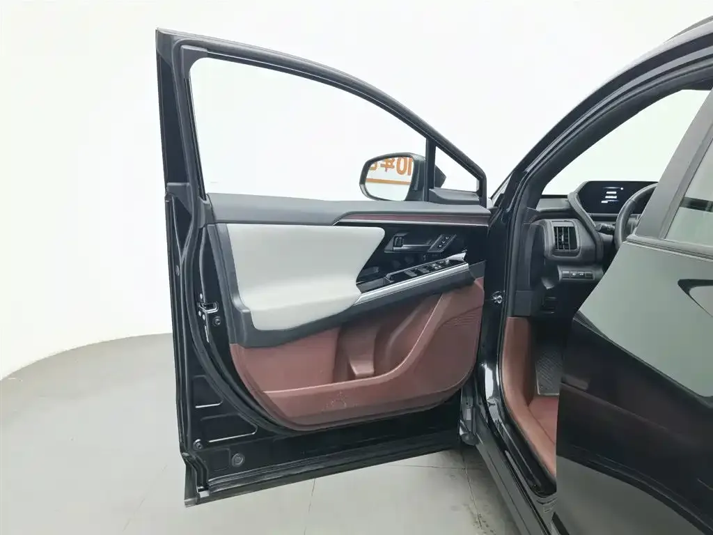 Toyota bZ4X 2023 из CN, фото 8