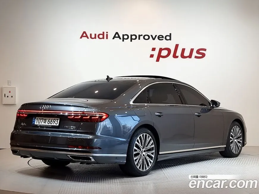 Audi A8 — фото 2