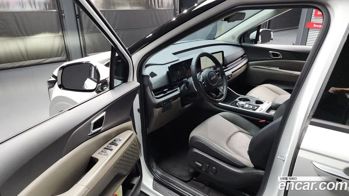 Kia Carnival — фото 10