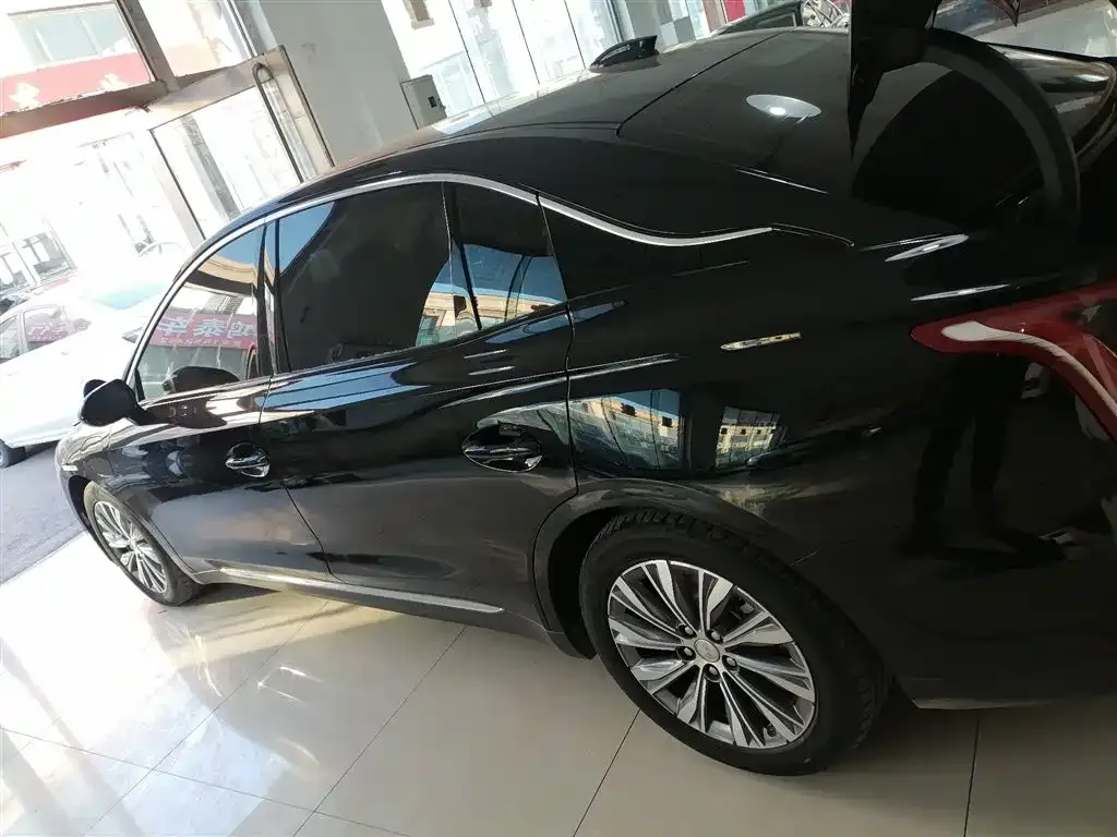 Hongqi E-QM5 2023 из CN, фото 5