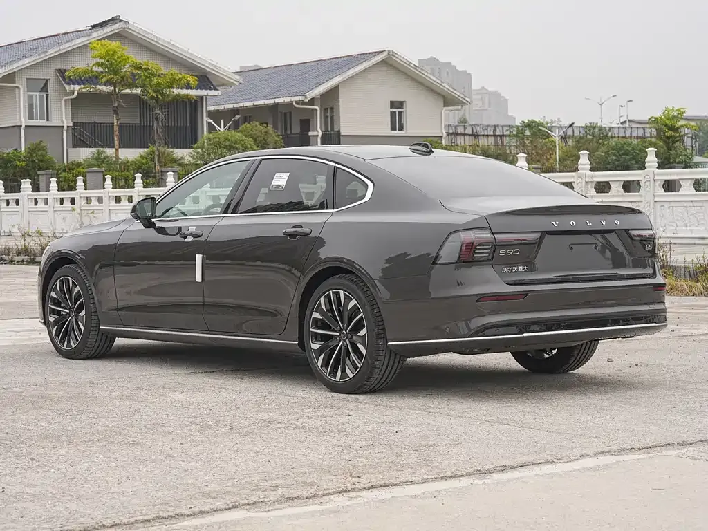 Volvo S90 — фото 6