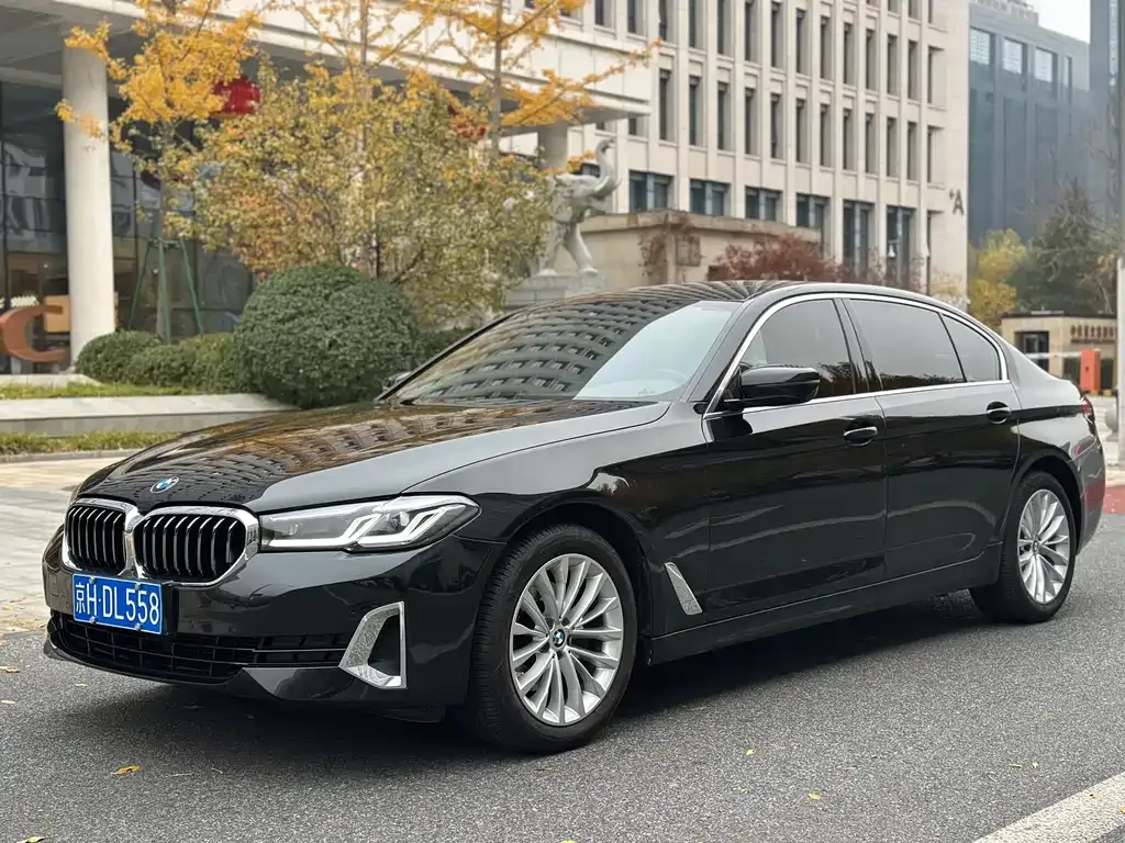 BMW 5 Series — фото 1
