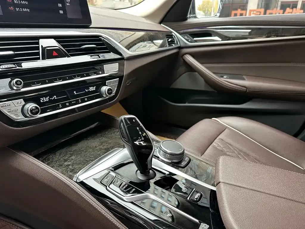 BMW 5 Series — фото 10