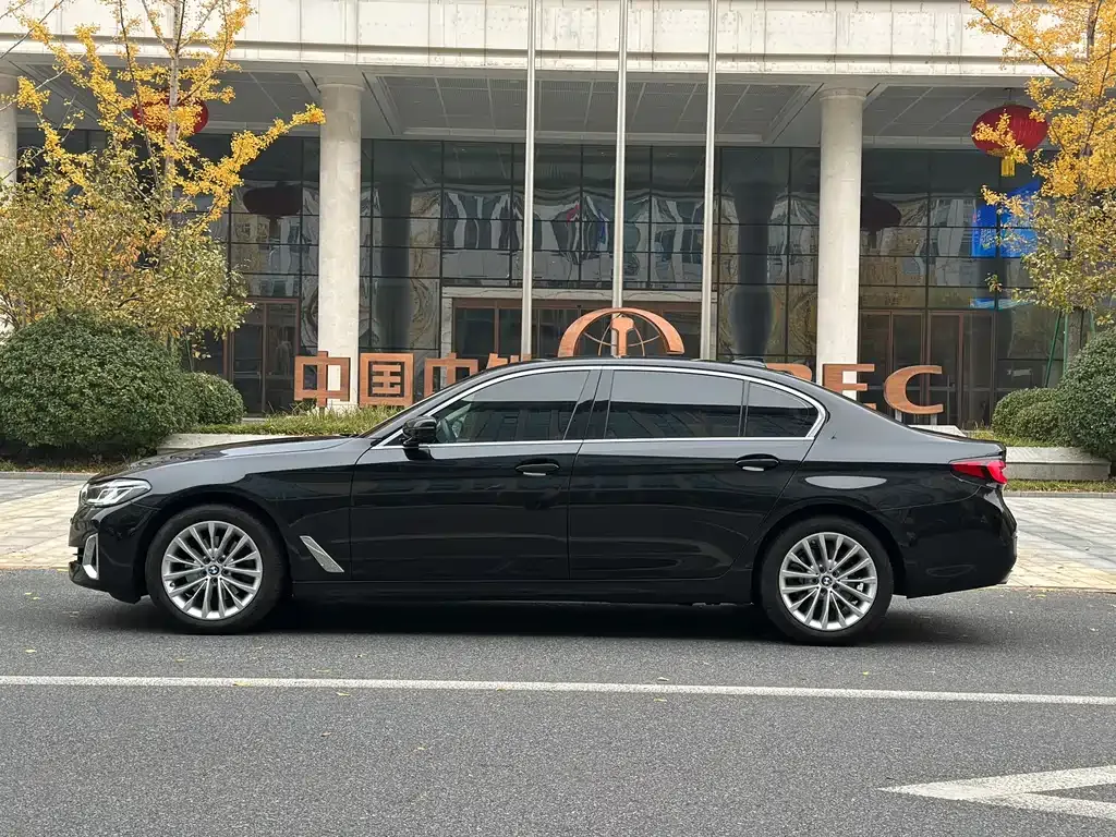 BMW 5 Series — фото 4