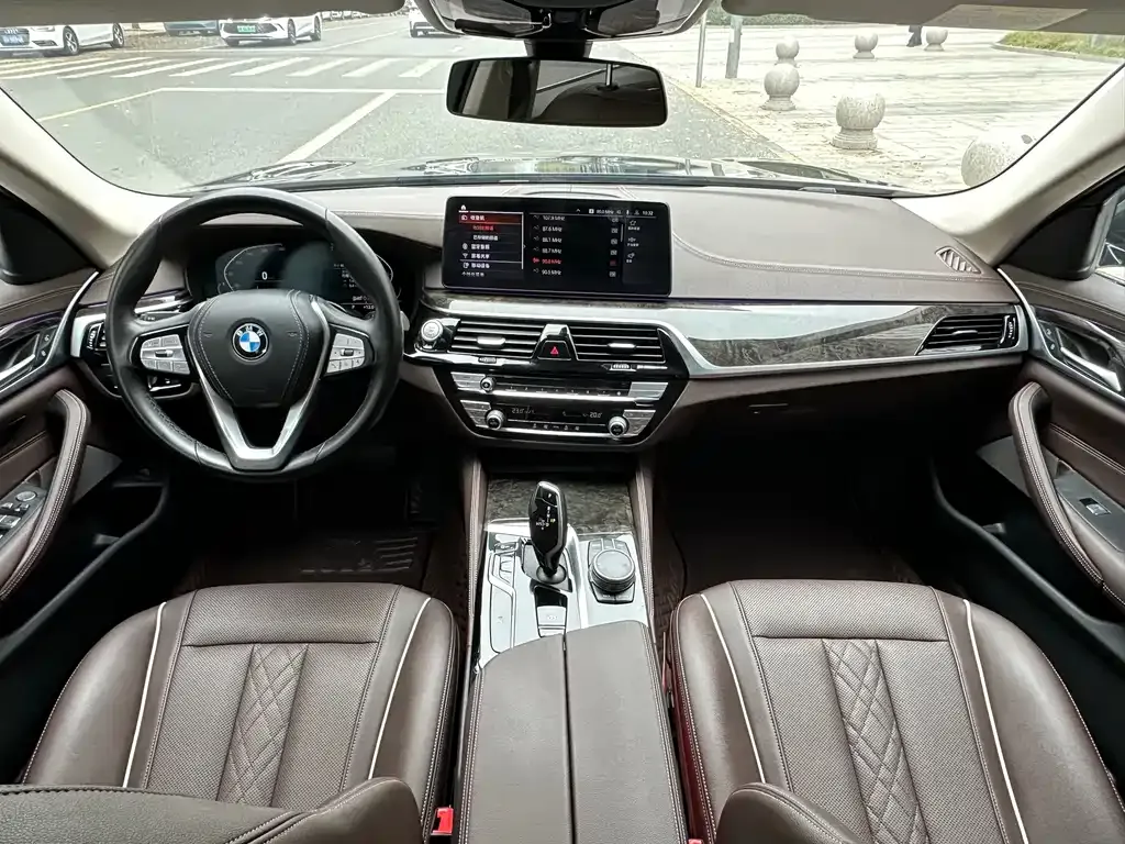 BMW 5 Series — фото 7