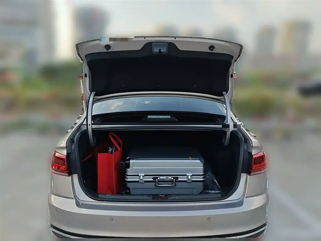 Volkswagen Bora 2023 из CN, фото 10