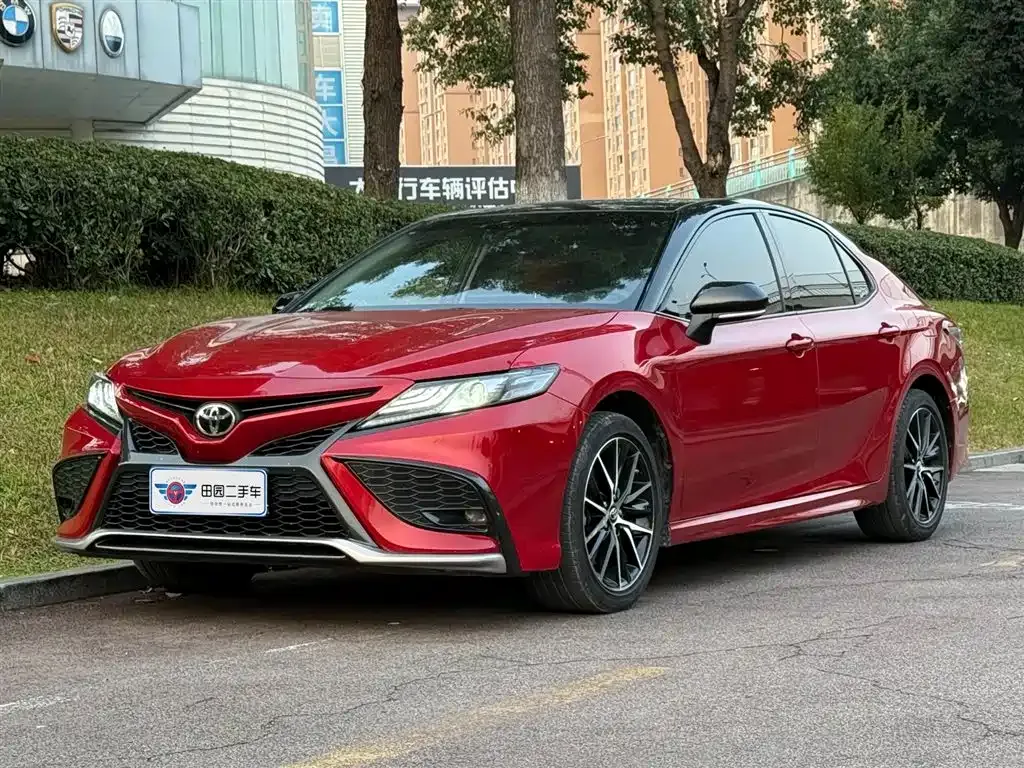 Toyota Camry 2023 из CN, фото 1