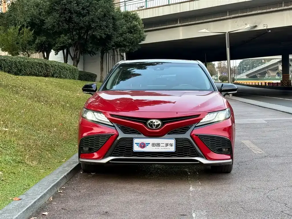 Toyota Camry 2023 из CN, фото 2
