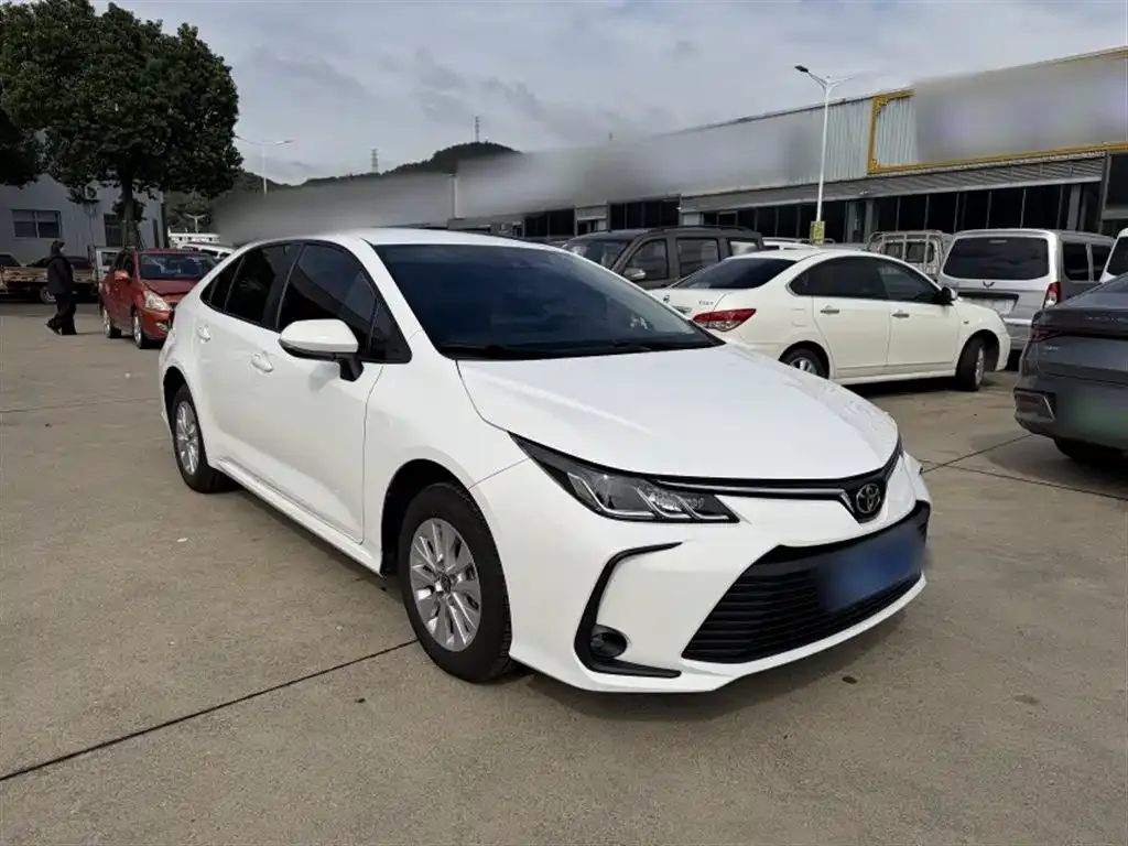 Toyota Corolla — фото 10